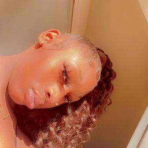 Meet your Posher, De'lea